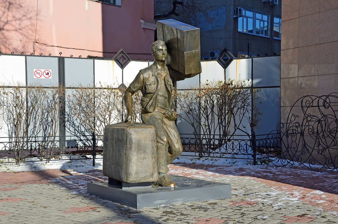 Памятник челноку