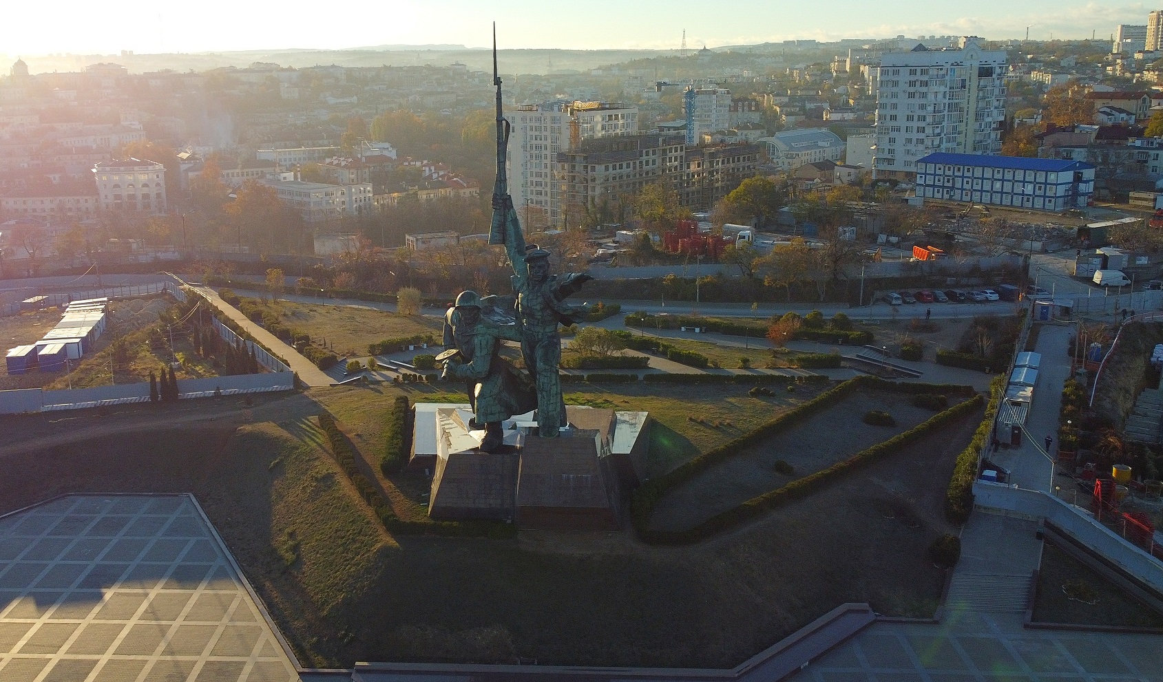 Памятник солдату и матросу