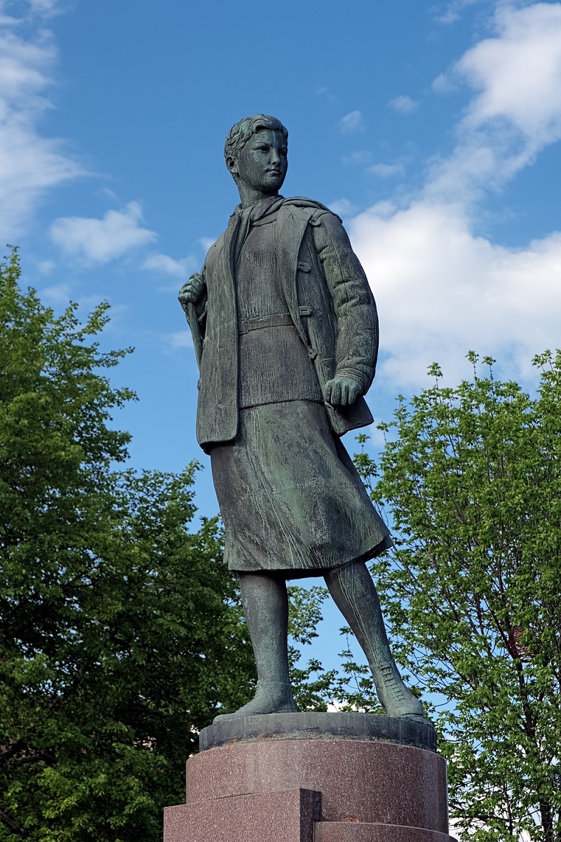 Памятник Зое Космодемьянской