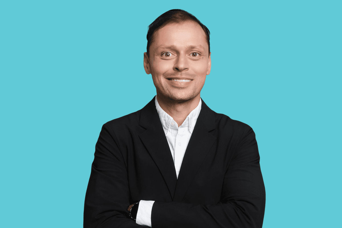 Виктор Комаров