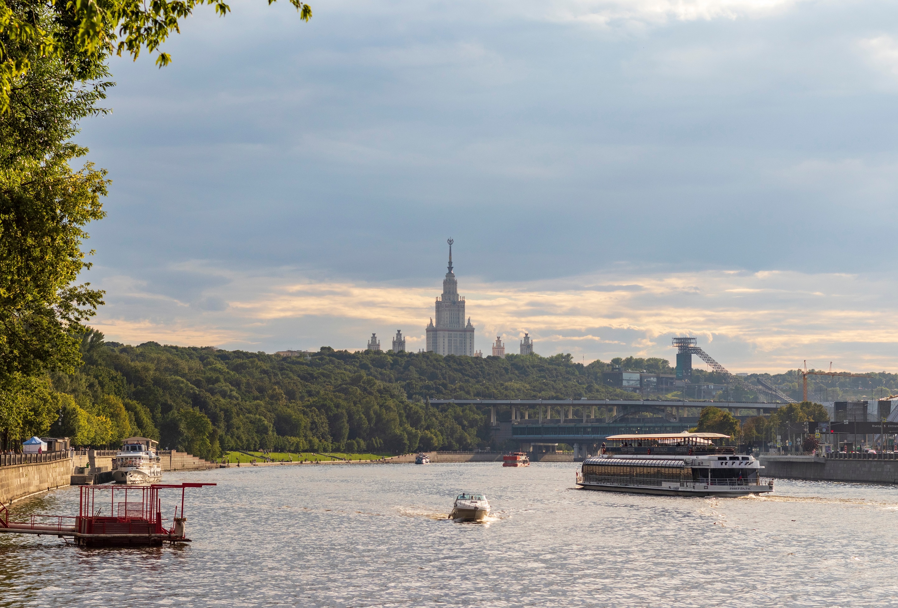 Речные прогулки от флотилии «Рэдиссон Ройал» по Москве-реке