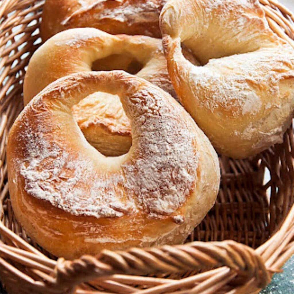 Печём калачи в русской печи