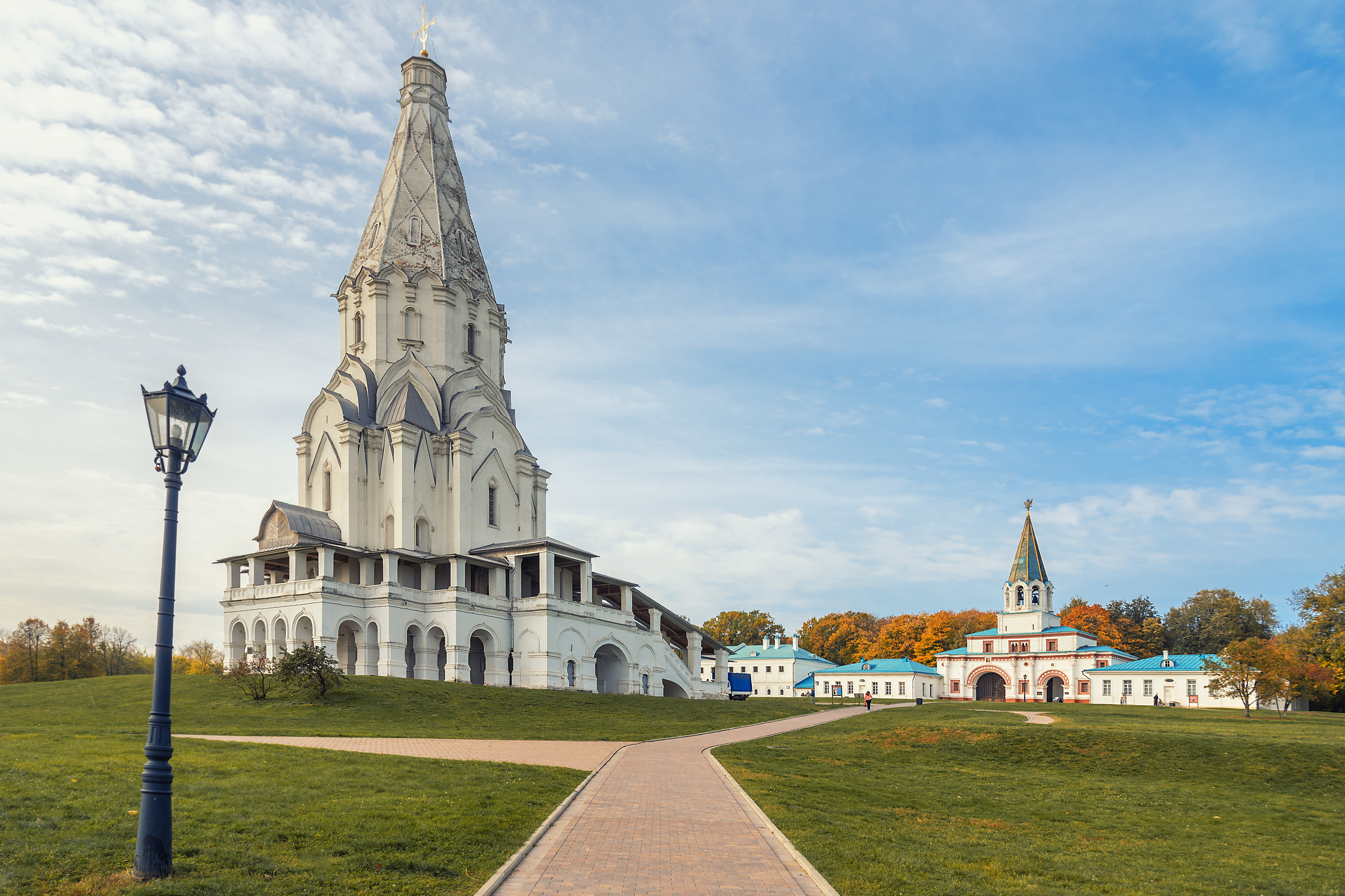 Выставки «Архитектура древнего города. Люди и технологии» и «Сохраняя наследие. Церковь Успения Пресвятой Богородицы на Покровке»