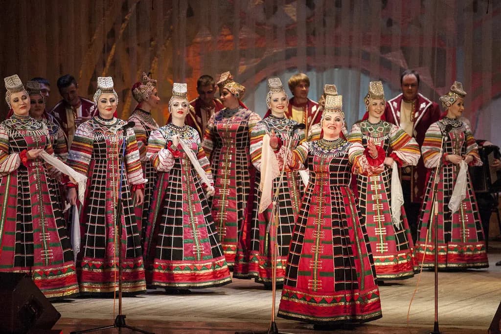 Воронежский русский народный хор. Россия песнями полна