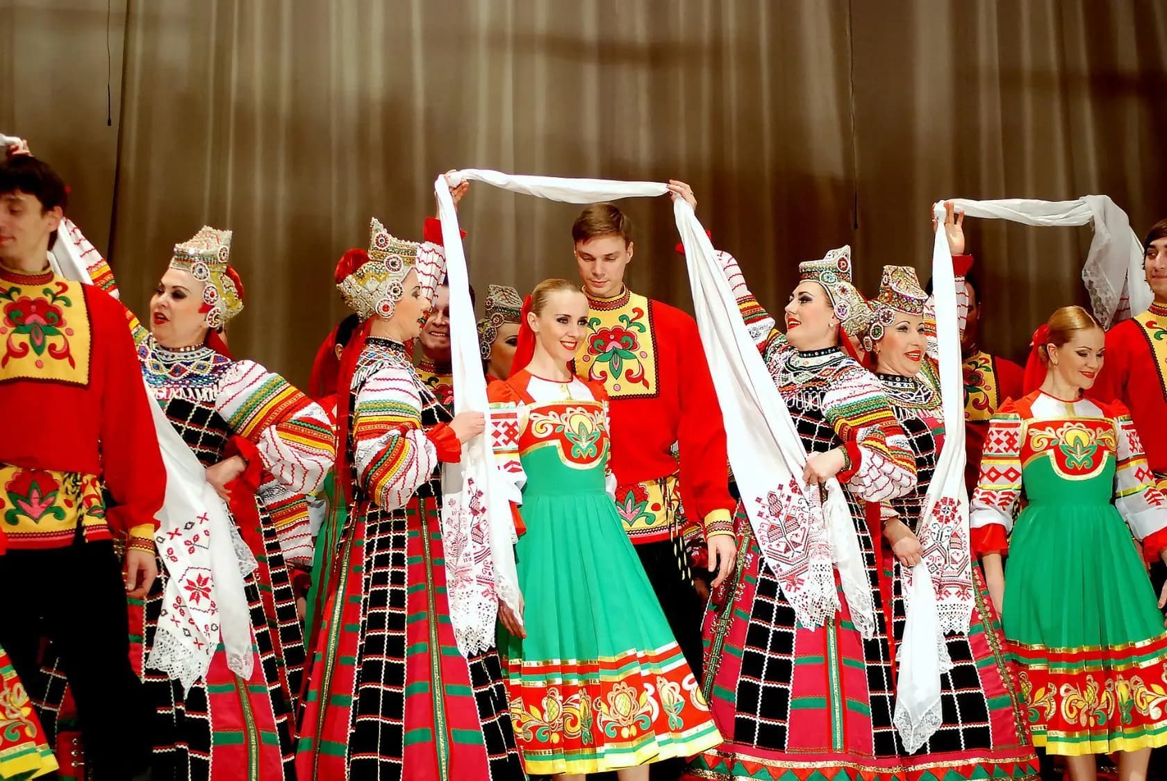 Воронежский русский народный хор. Россия песнями полна