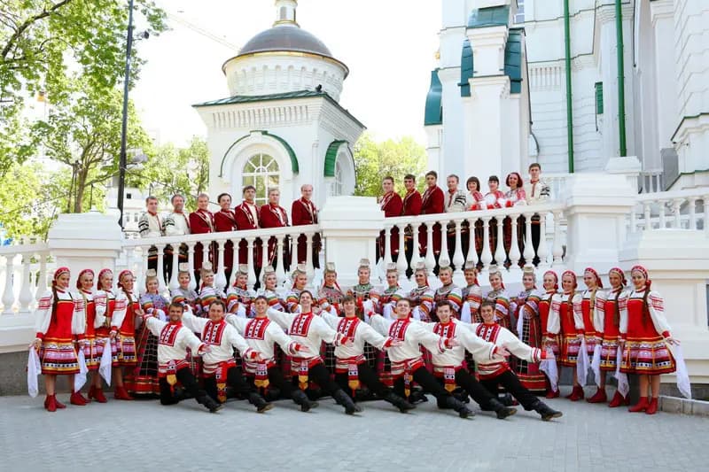 Воронежский русский народный хор. Россия песнями полна