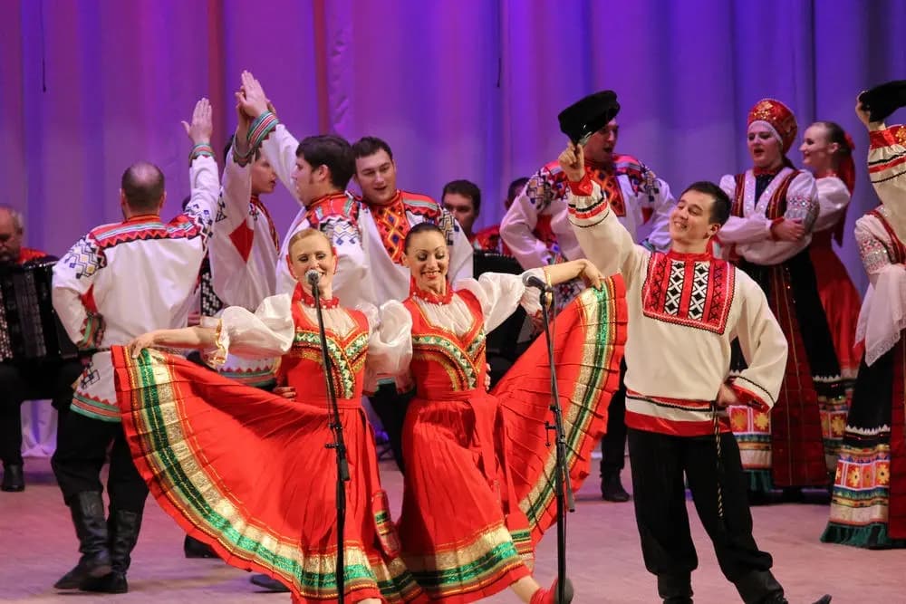 Воронежский русский народный хор. Россия песнями полна
