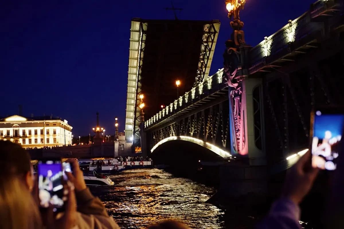 Ленинградский рок под разводными мостами - двойной юбилей на Неве!