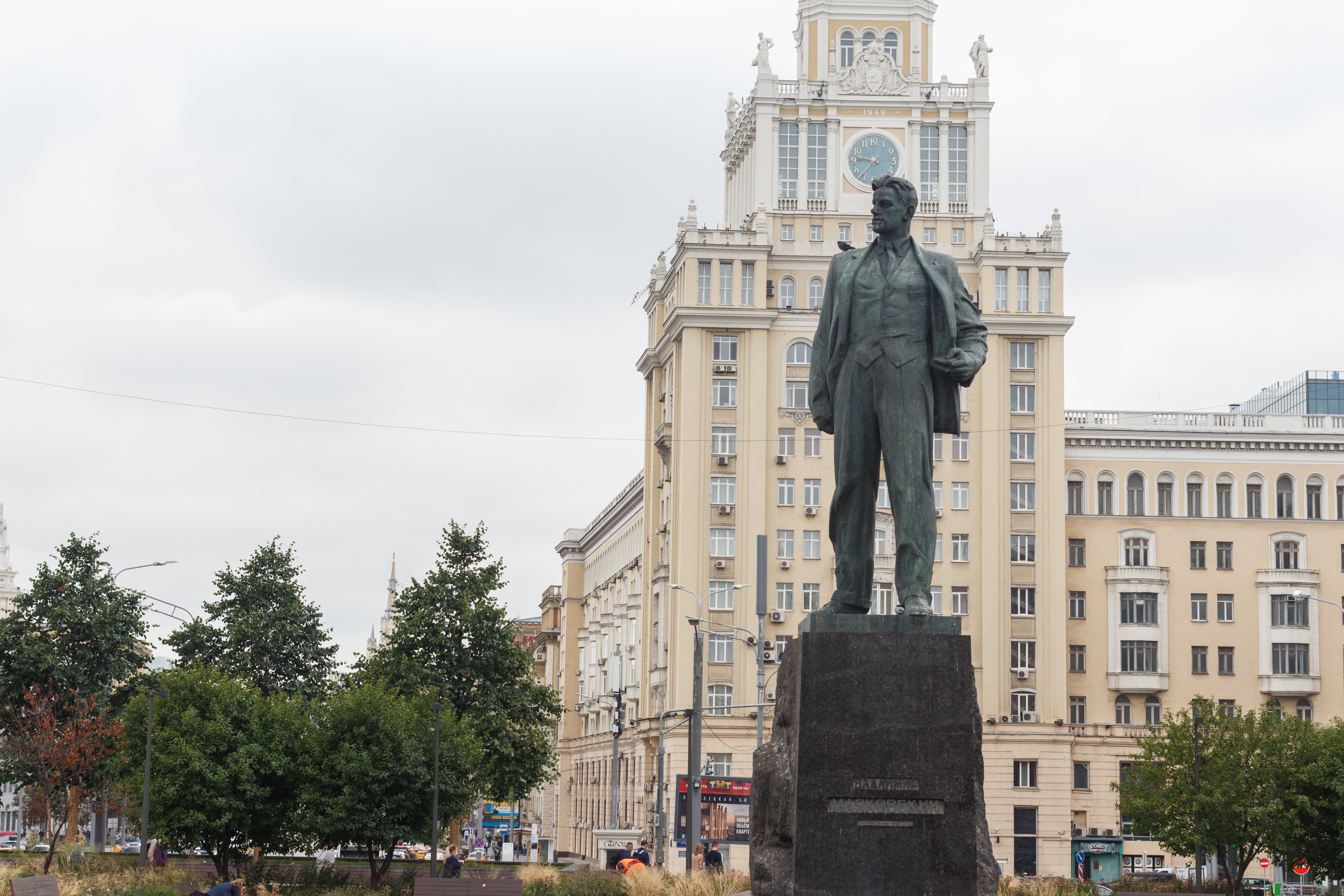 Вечер памяти Владимира Высоцкого «Дельфины и психи»
