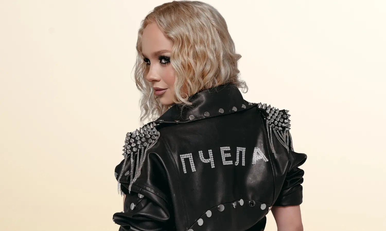 Пчела. Нас свяжут вместе