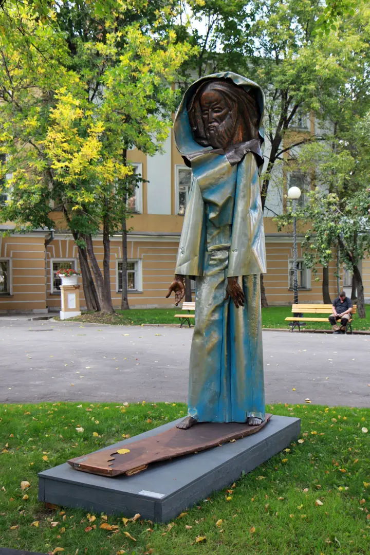 Архитектура мифа: металл, камень и цвет