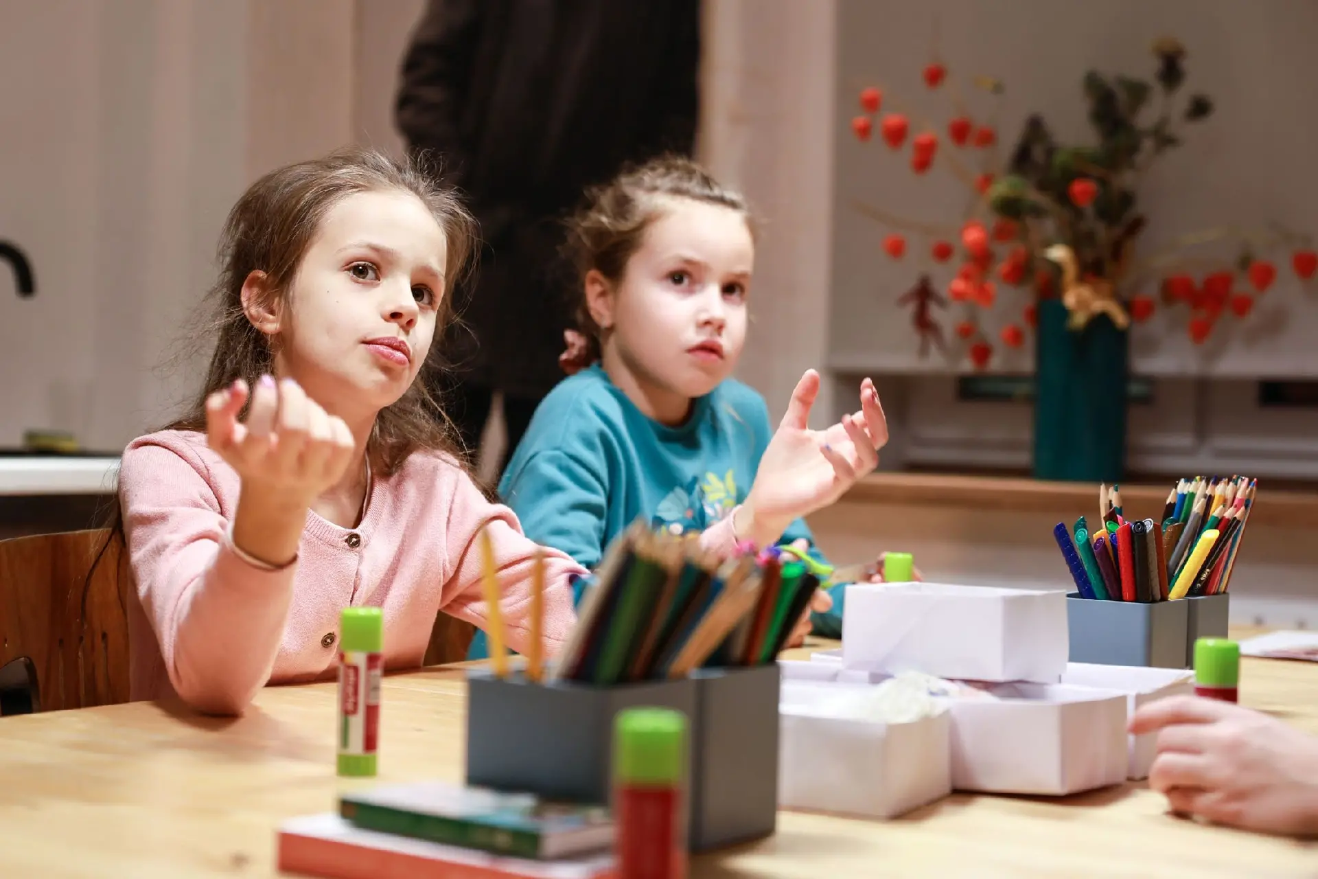 Мастер-класс «Мастерская слов: плетем браслеты» (для детей 6-10 лет)