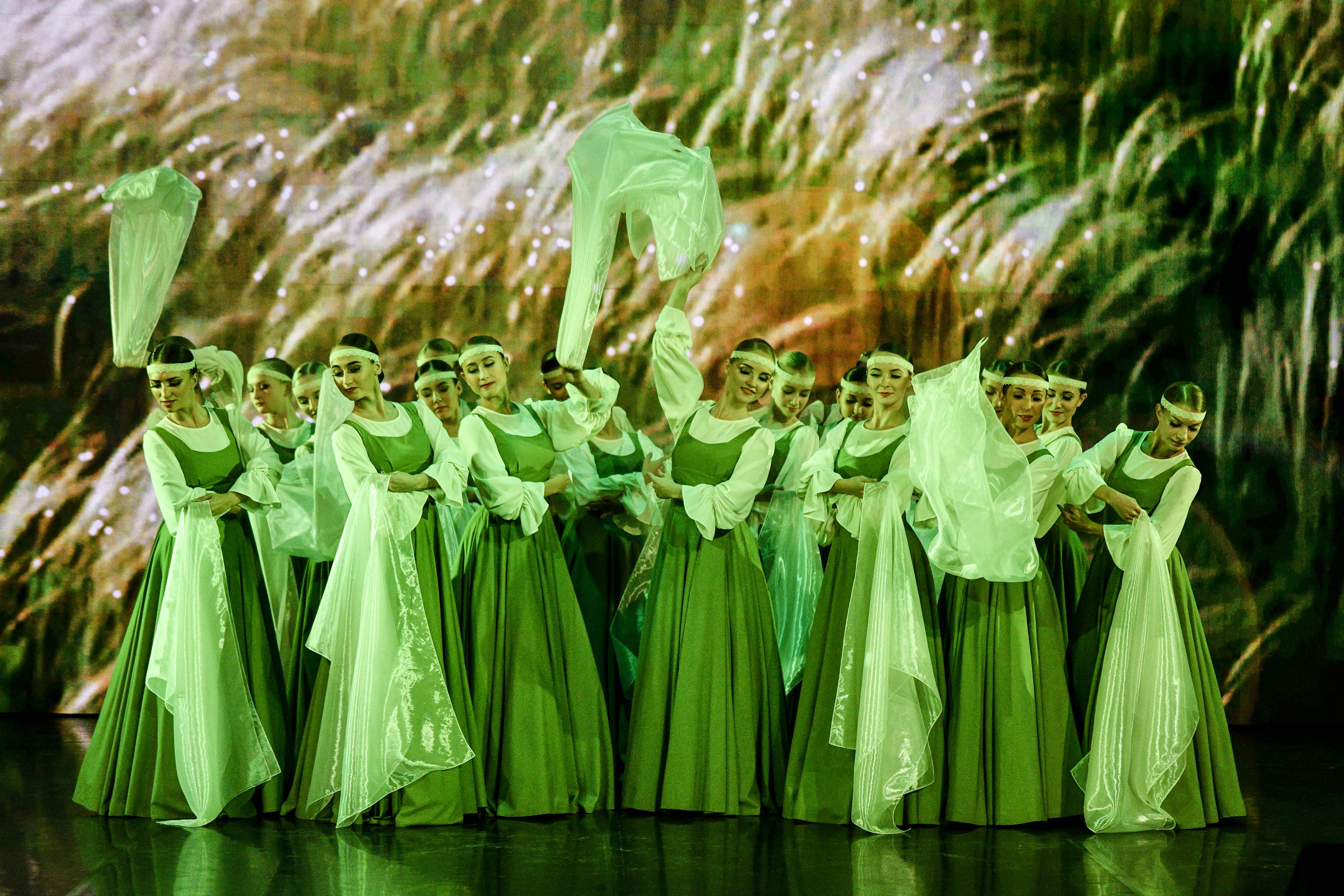 Молодёжный ансамбль песни и танца «Алтай»