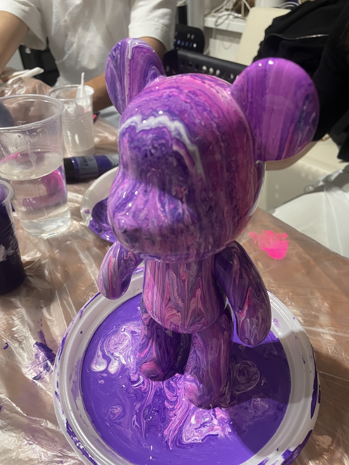 Мастер-класс «Мишки Bearbrick в технике флюид-арт»