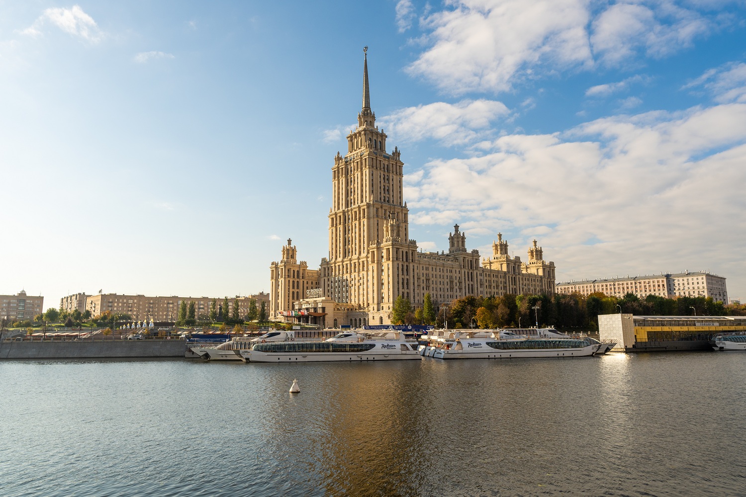 Речные прогулки от флотилии «Рэдиссон Ройал» по Москве-реке