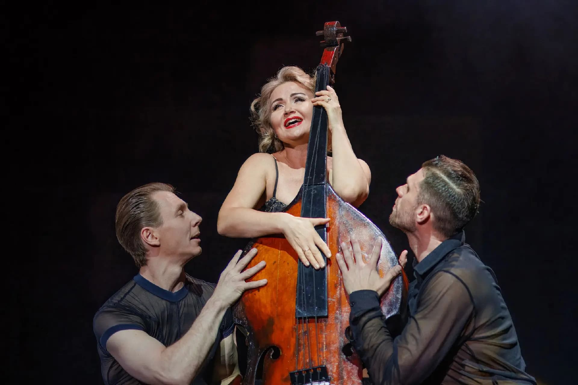 Две легенды! Два хита! Из Chicago в Mamma Mia!