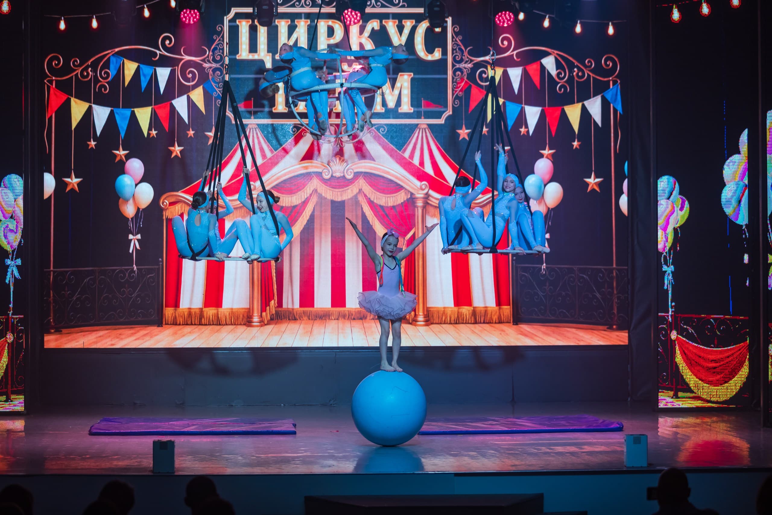 Под куполом
