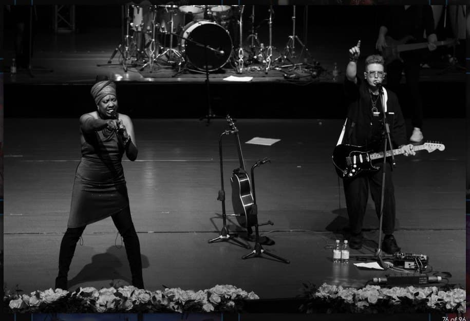 Pink Floyd Show & Durga McBroom