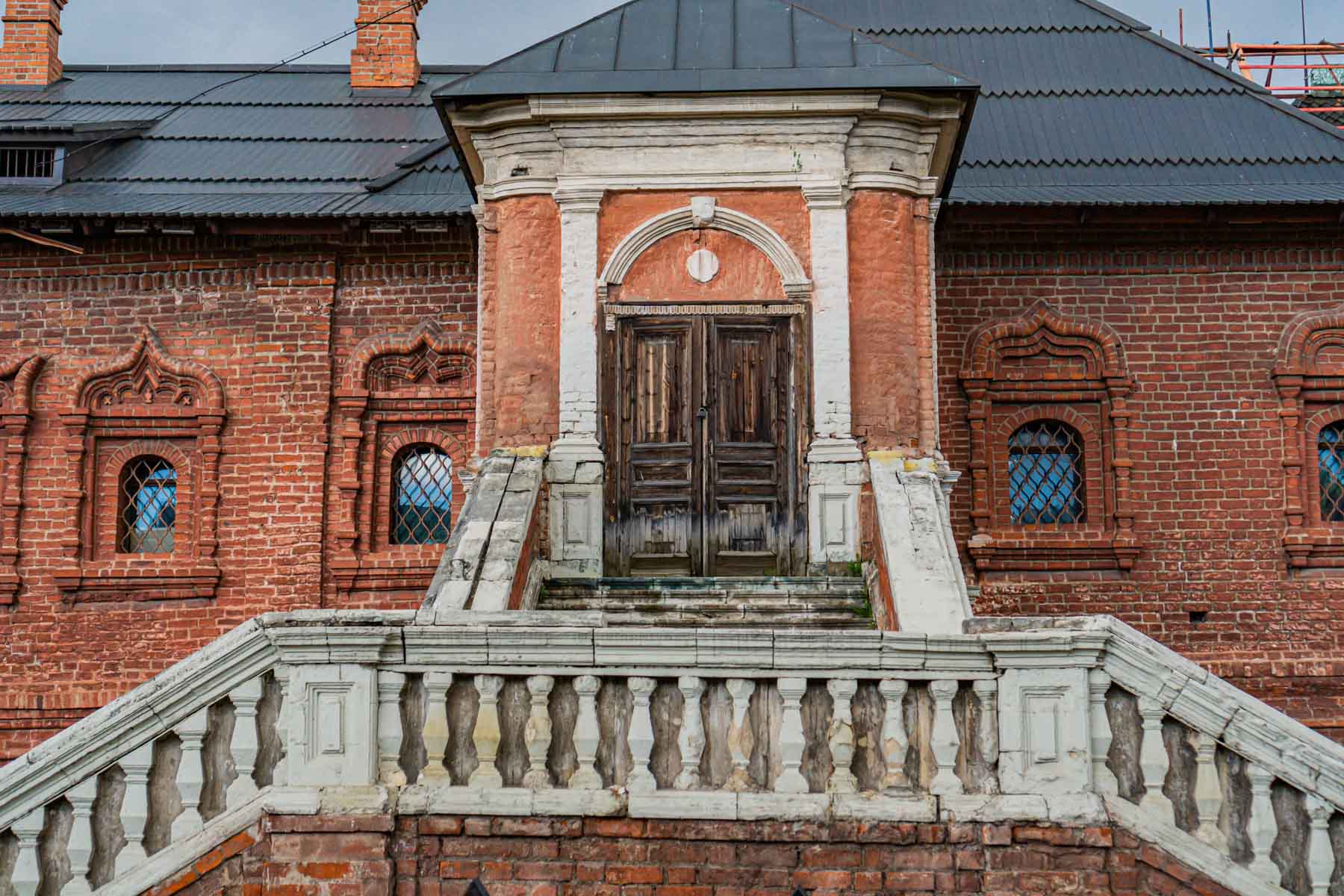 Нетуристическое подворье: «Тайна старых саркофагов»