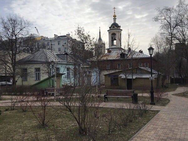 Три горы, два храма, одна фабрика