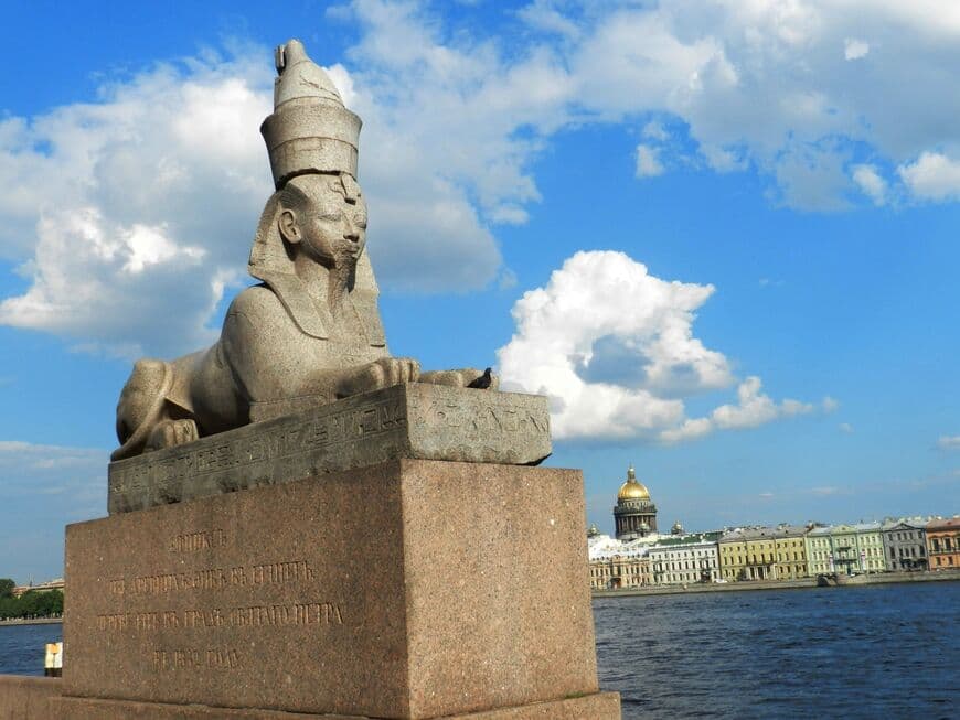 Четвероногие и 
мифические обитатели Петербурга