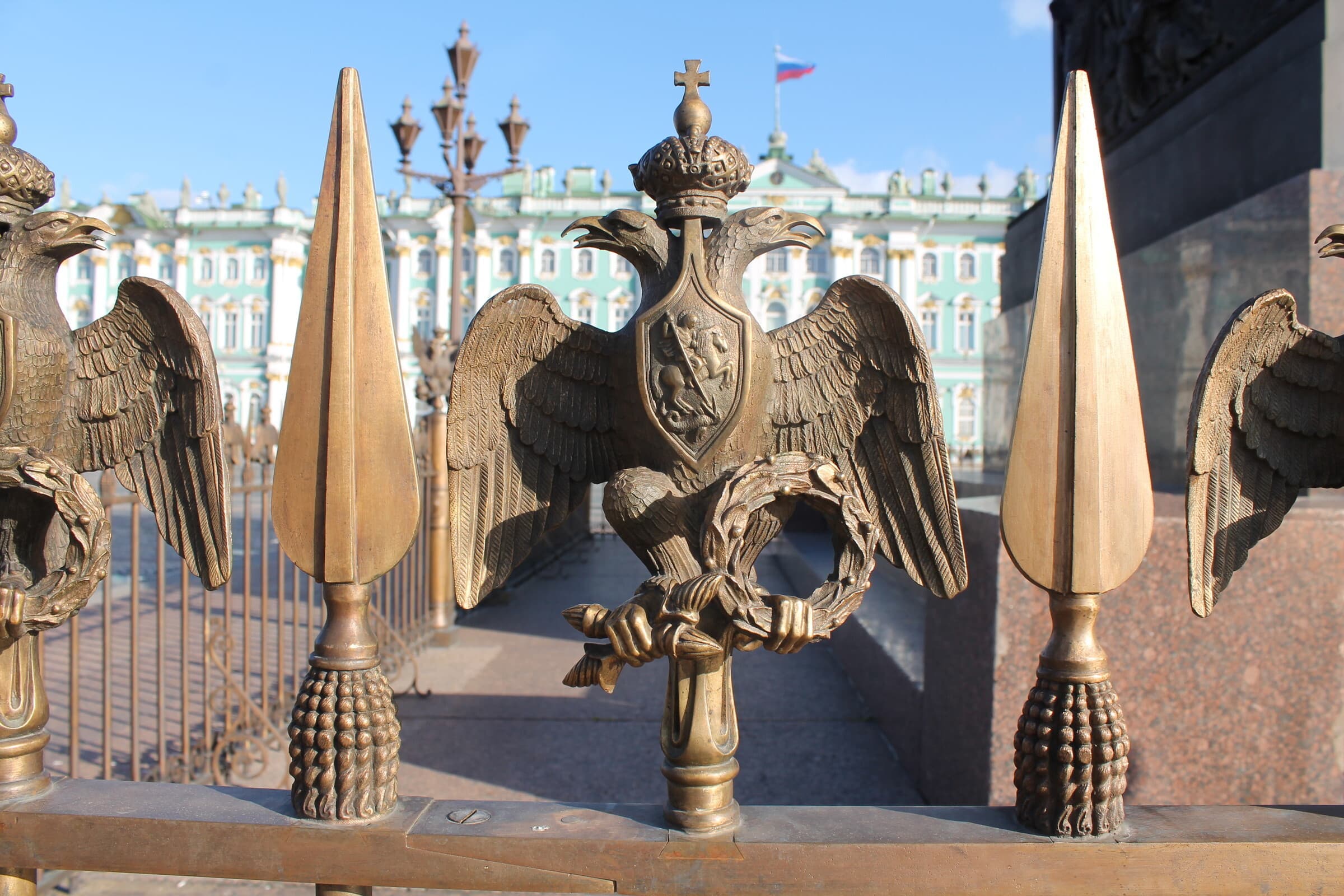 Четвероногие и 
мифические обитатели Петербурга