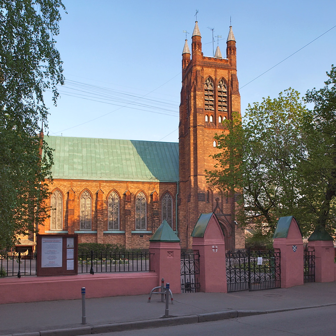 Веселые приключения книжных стражей в городе М.