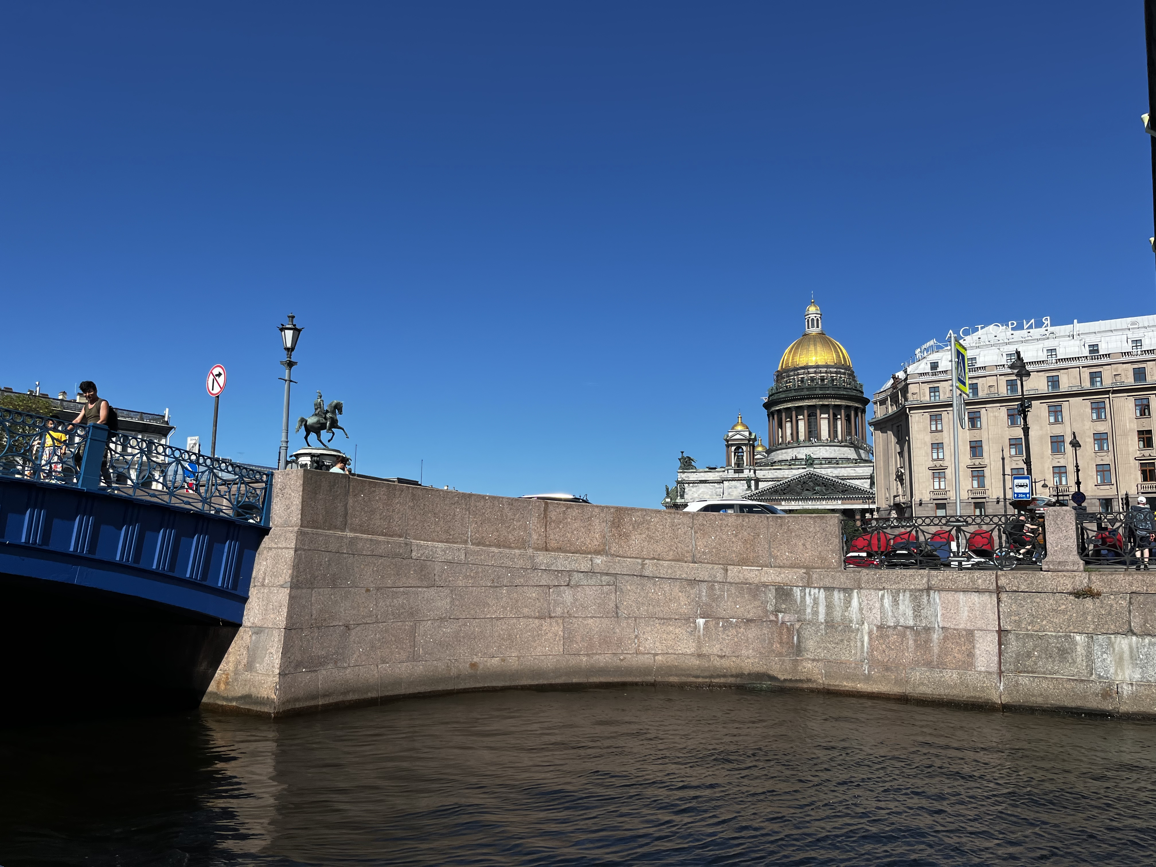 Утро на катере