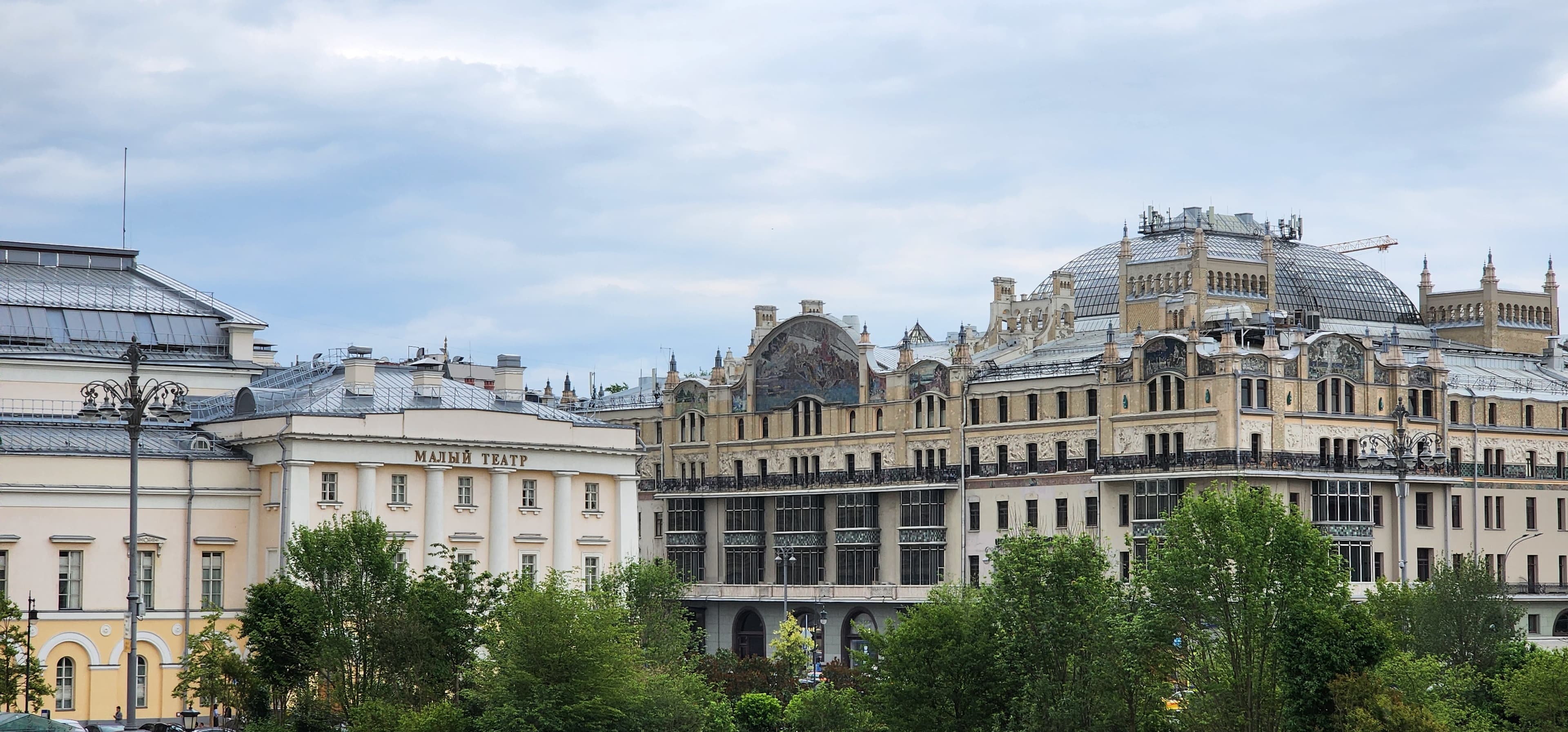 Театральная площадь. О театрах, парадах, гостях и гостиницах
