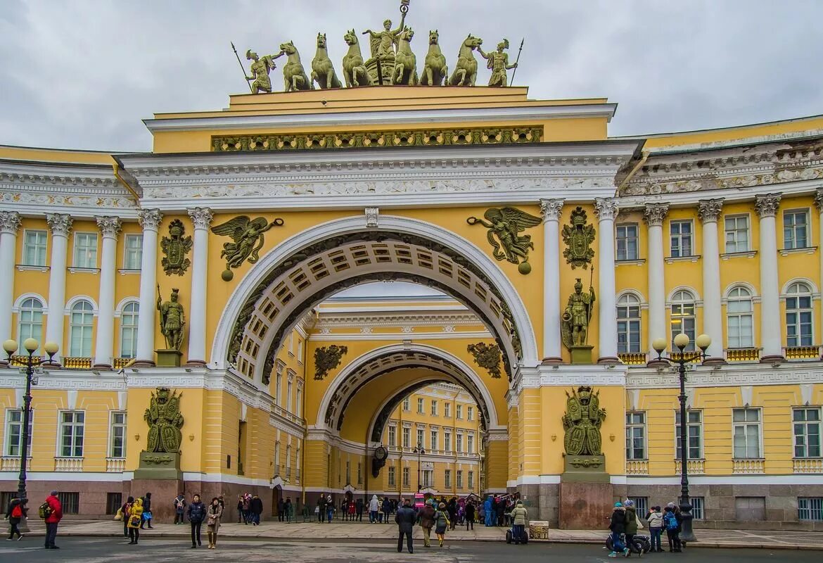 Экскурсия комбо: Невский проспект, Дворцы, Музей Фаберже. Все о роскоши XIX века