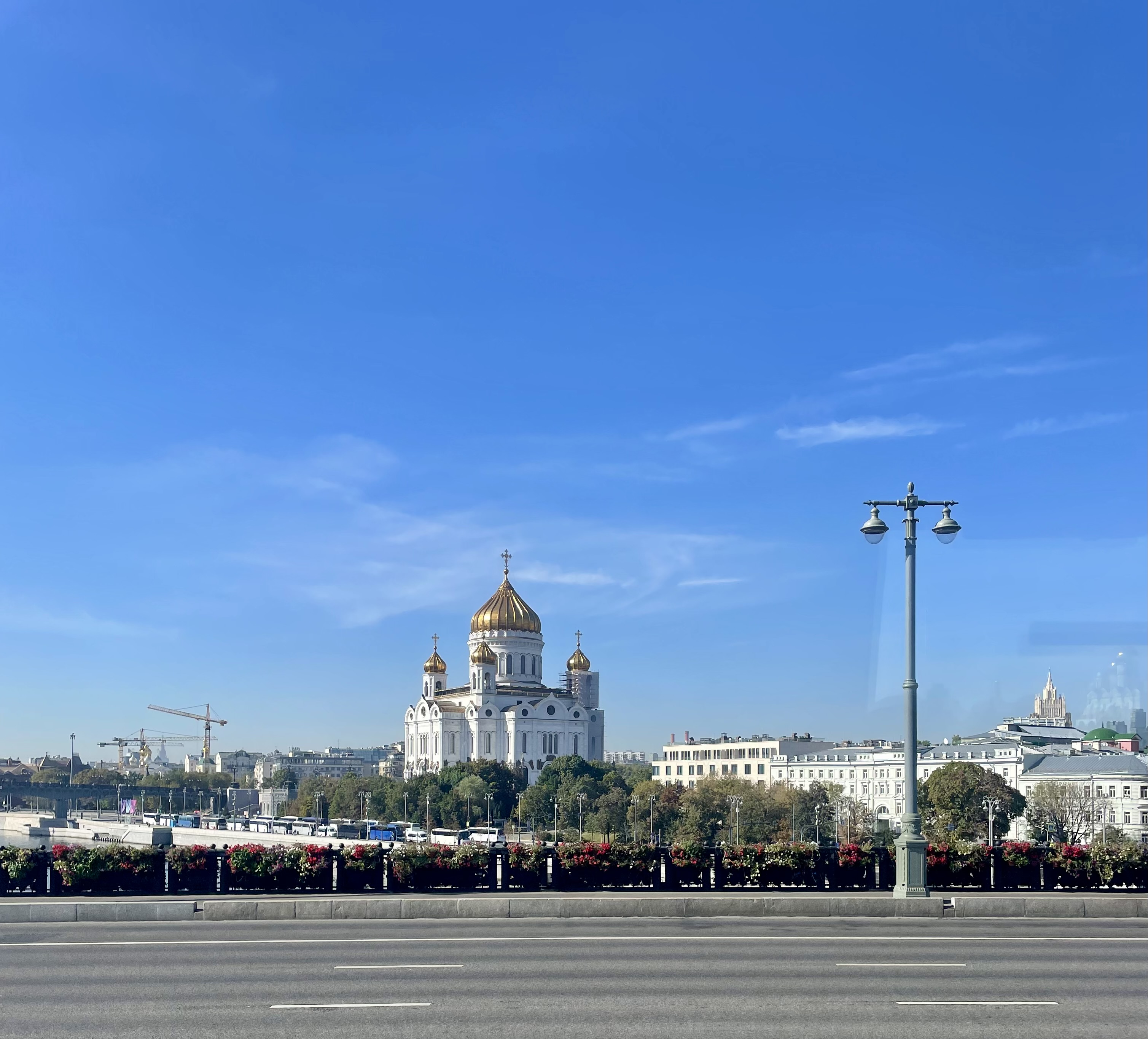 Знакомство с величественным храмом Христа Спасителя