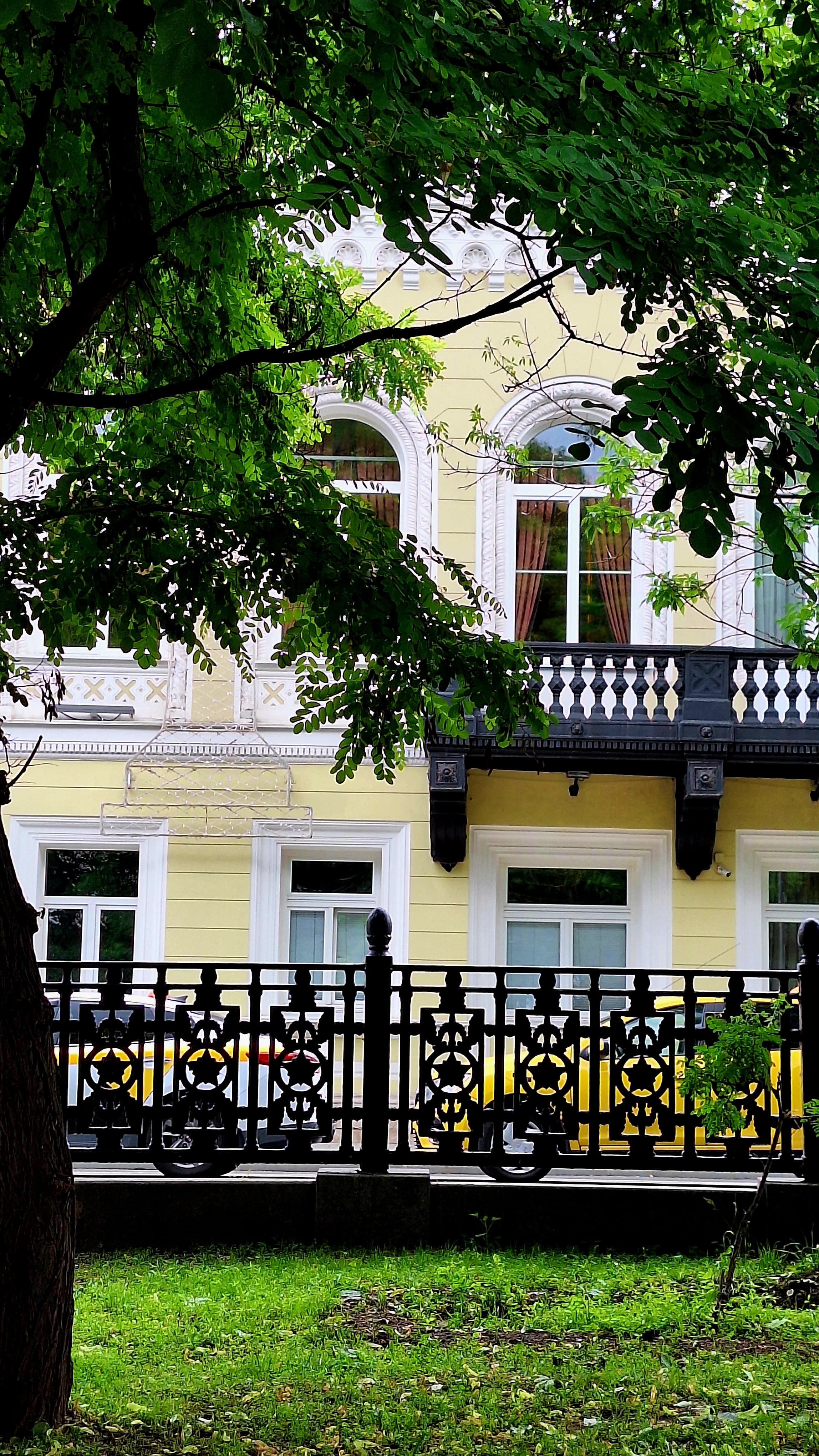 Прогулка по Гоголевскому бульвару: истории о любви старинных особняков