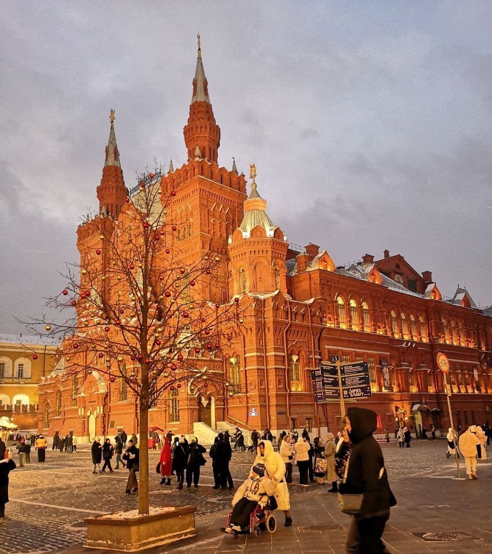 Москва со вкусом: гастрономическое путешествие из прошлого в настоящее.