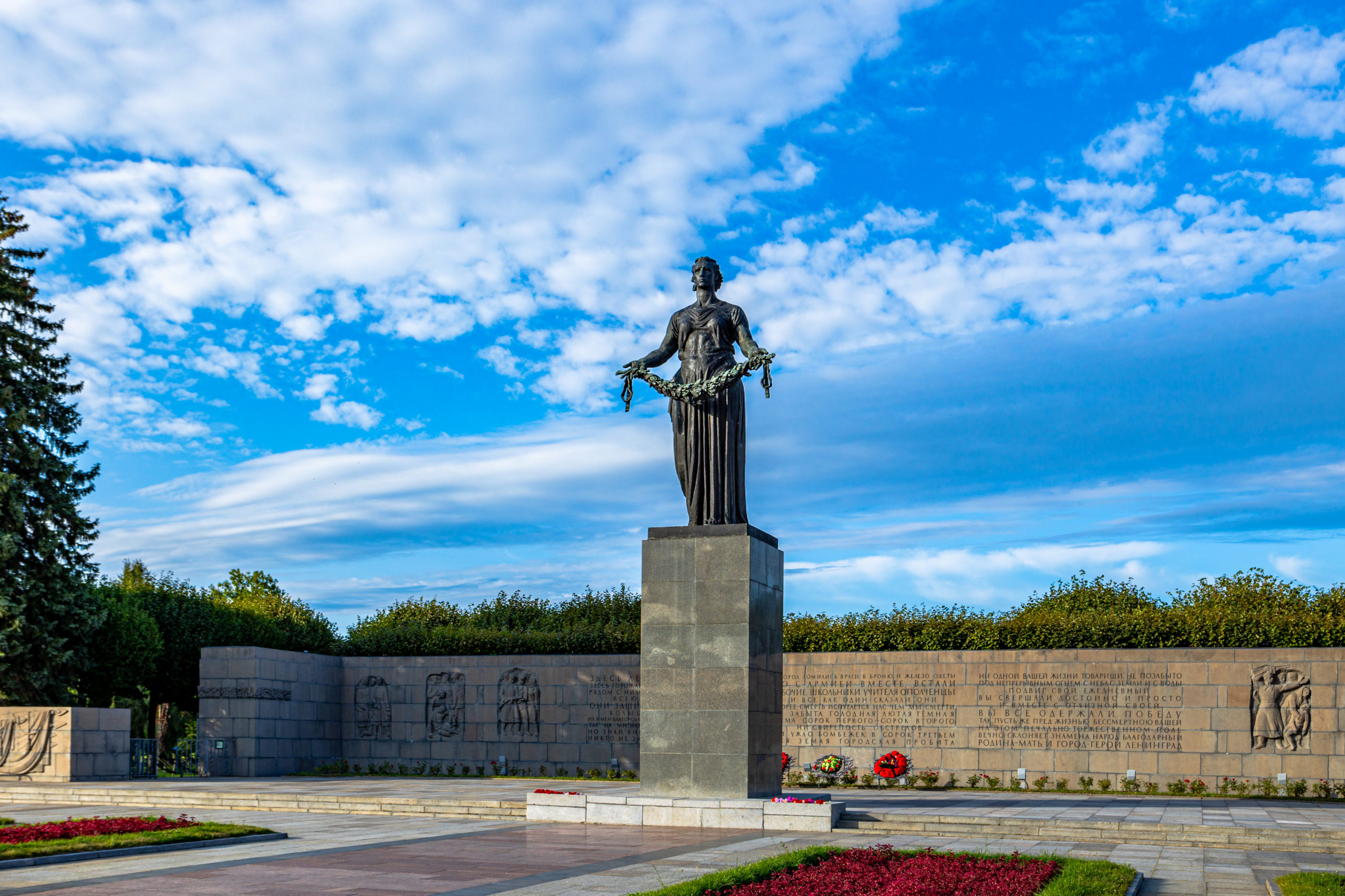 Экскурсия по мемориальным местам блокадного Ленинграда и посещение Пискаревского мемориального кладбища
