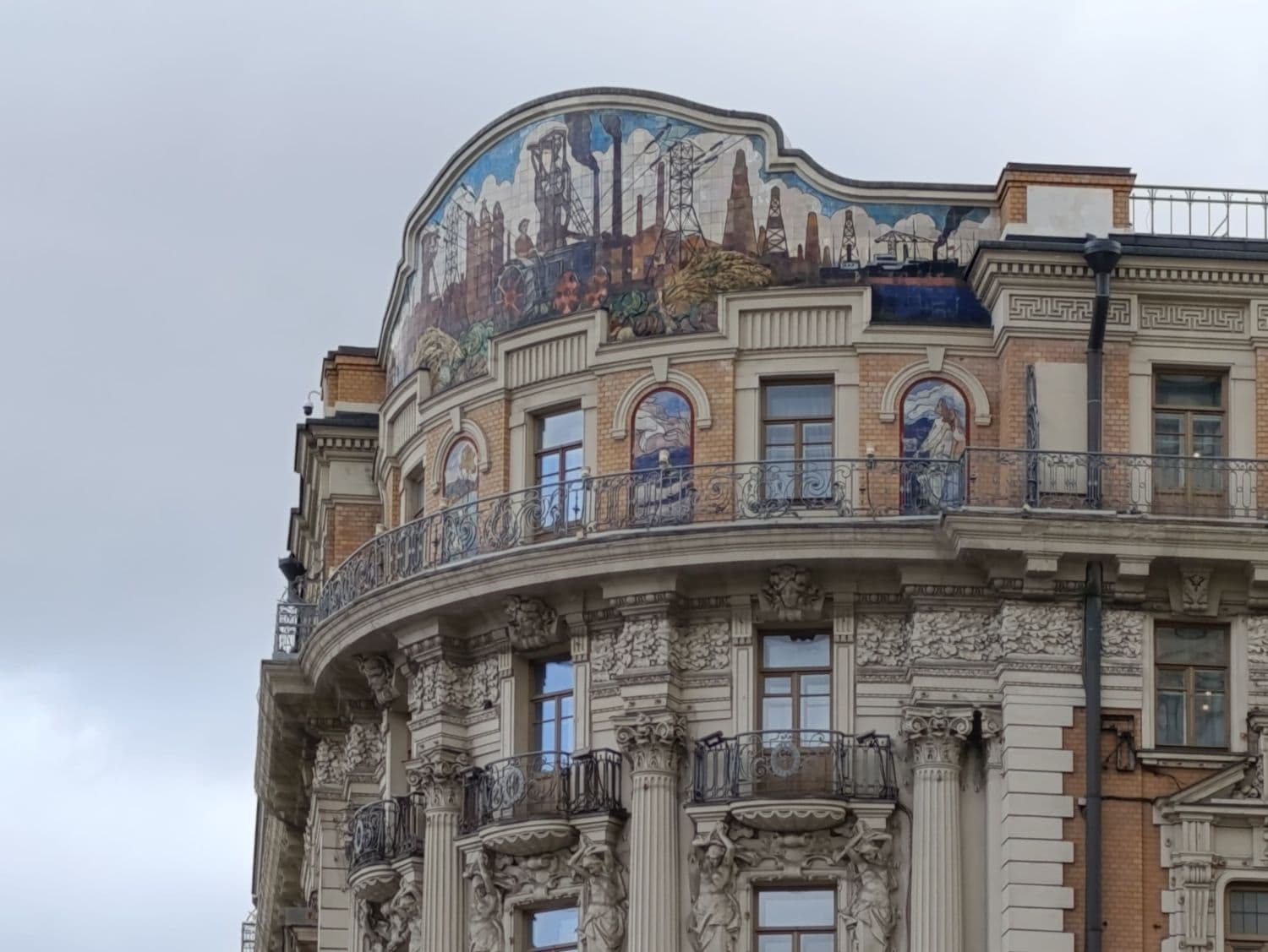 «Тверская: от танца балерины к пляске маршала Победы»