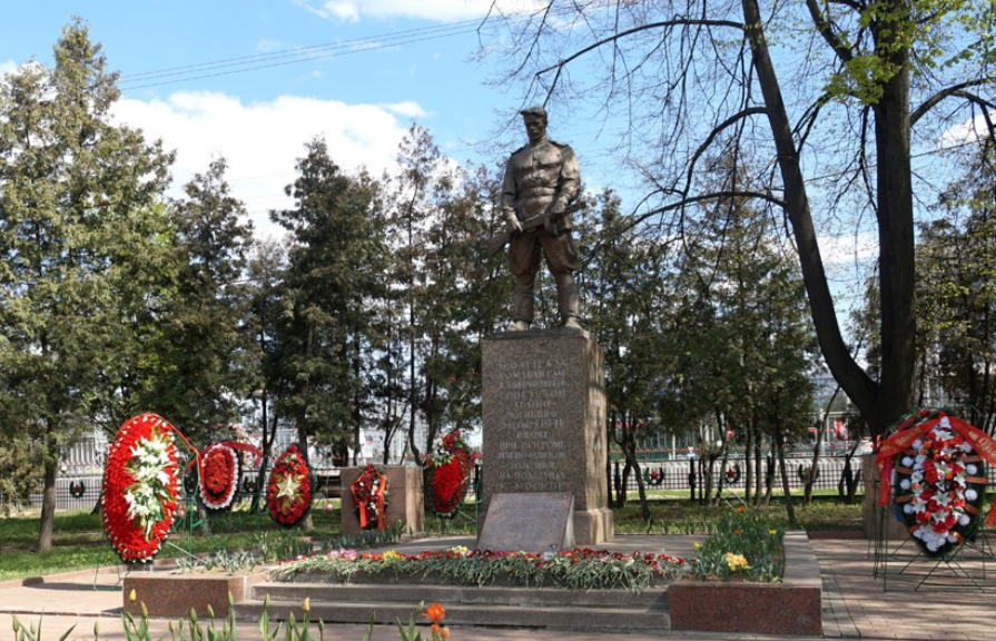 «Шел в атаку яростный 41-й год..»