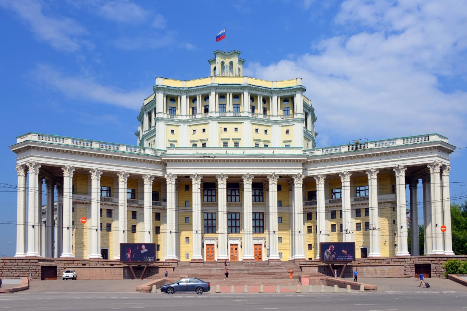 Экскурсия по центральному академическому театру Российской Армии