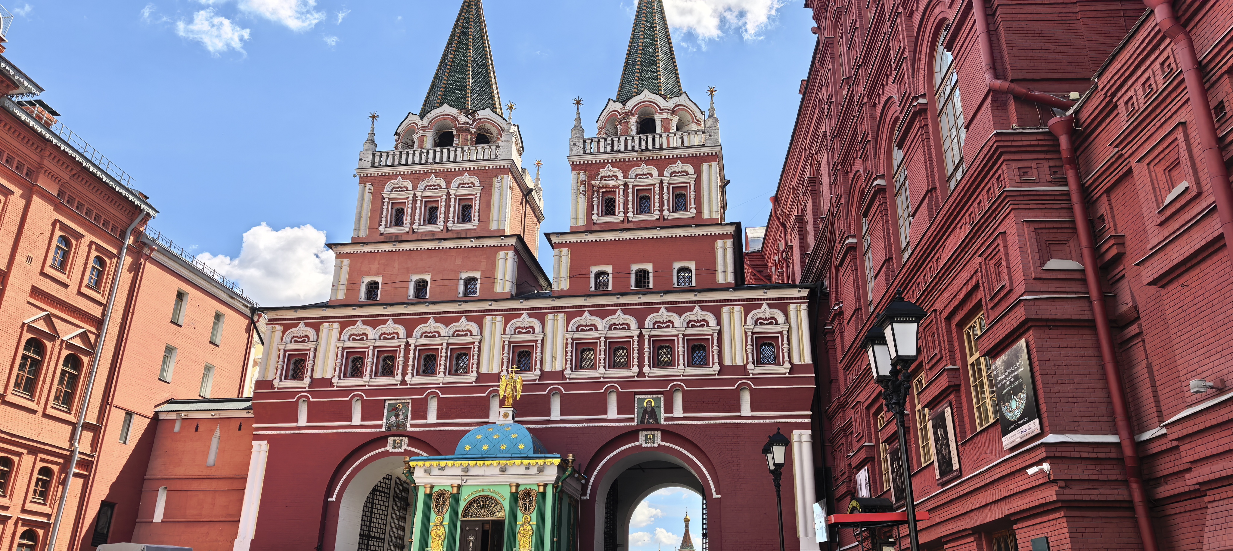 Главные символы столицы: Красная площадь и Большой театр