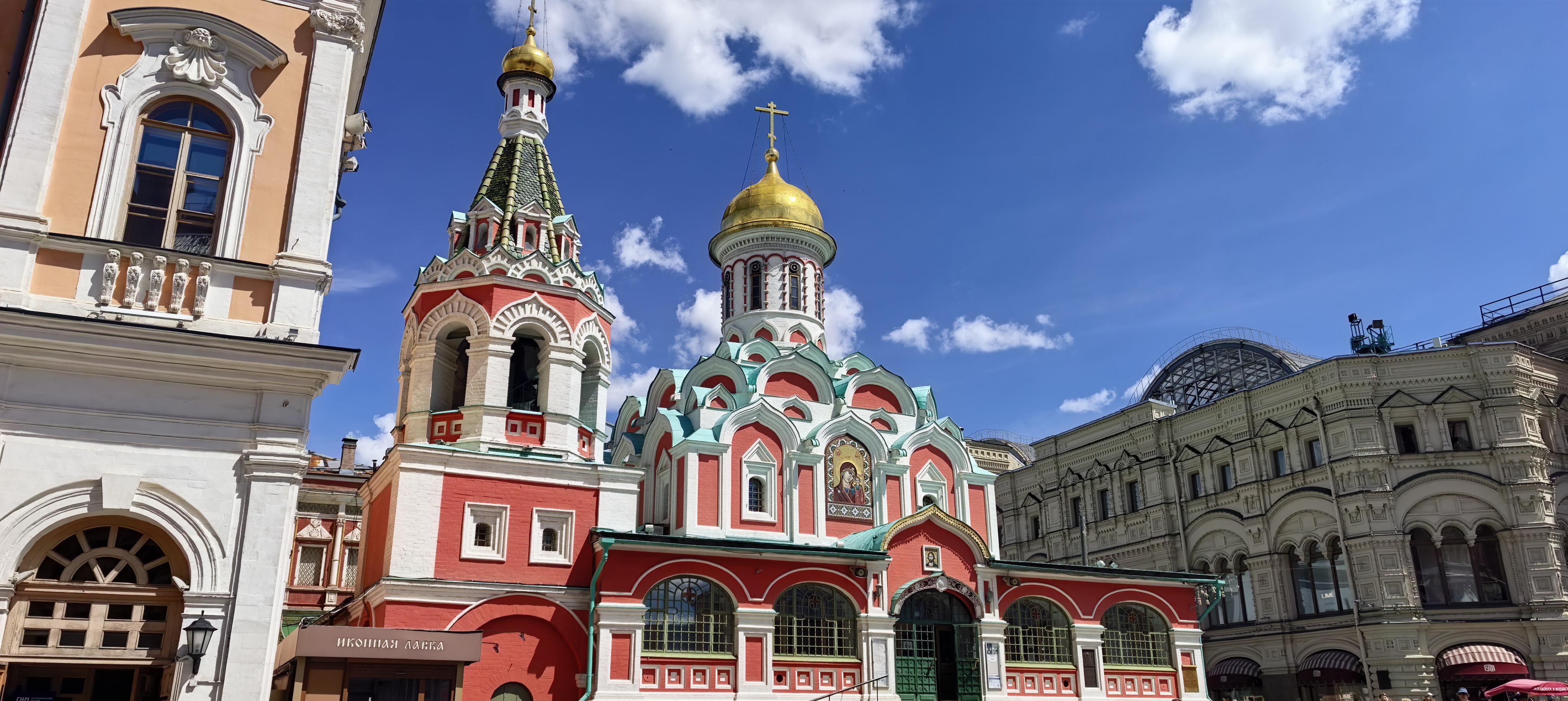 Главные символы столицы: Красная площадь и Большой театр