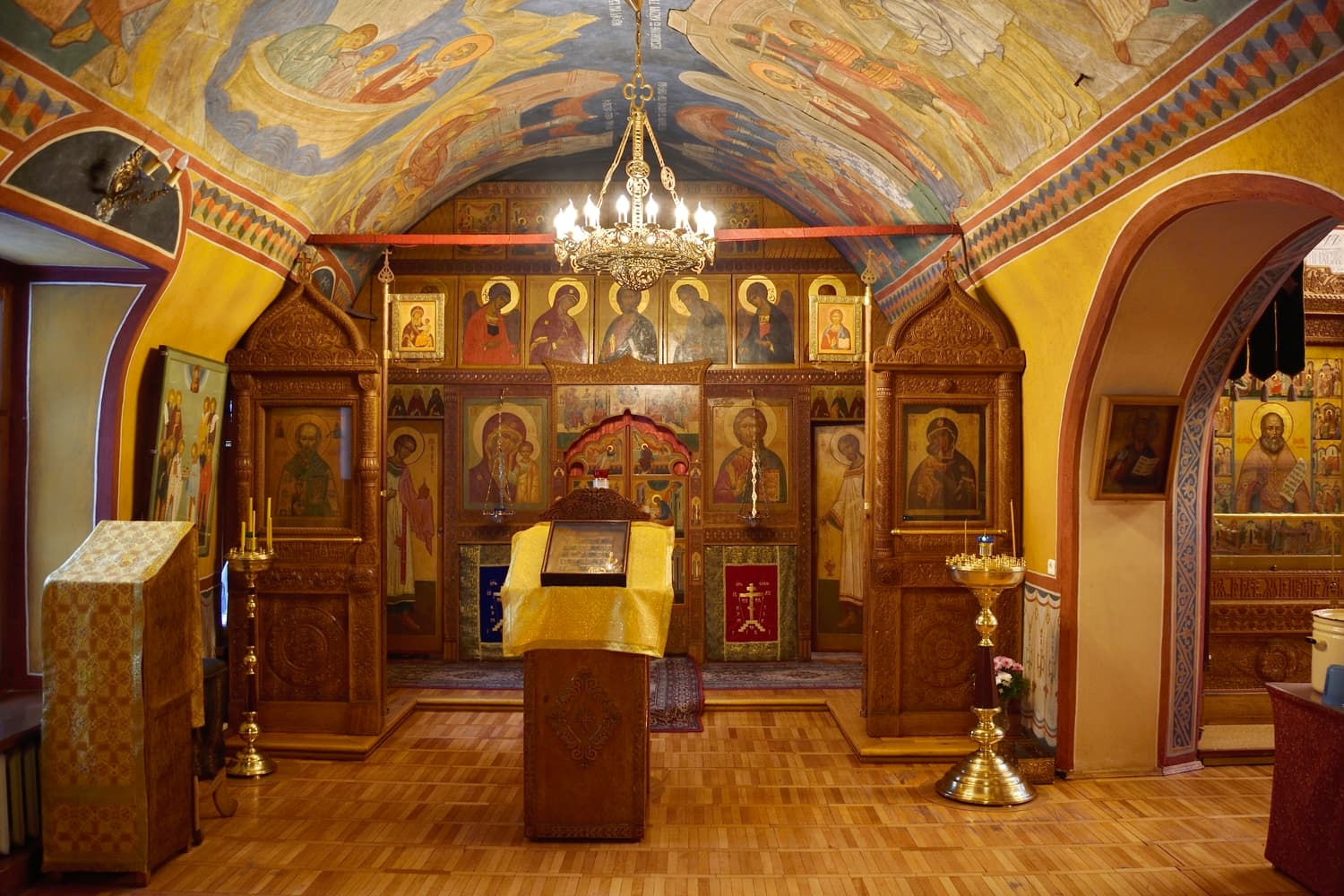 Храм святителя Николая в Кленниках: история, святые и святыни