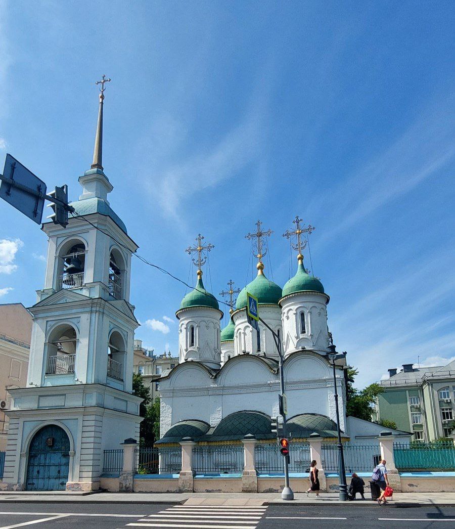 Обзорная экскурсия по храму&nbsp; Живоначальной Троицы в Листах