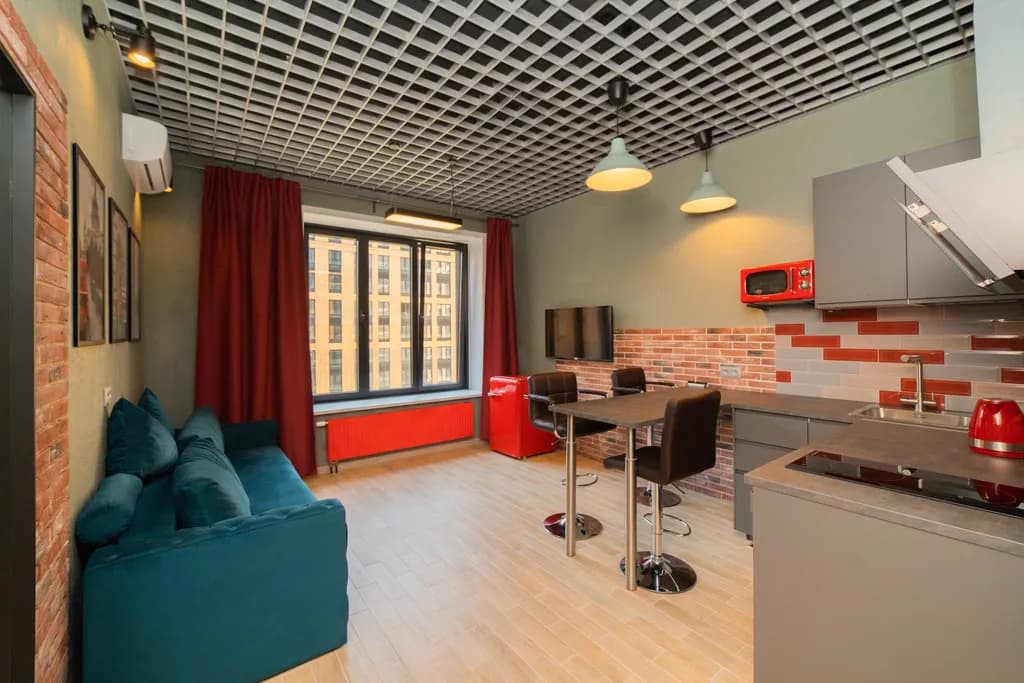 Friends Family and Fun, Red apartment
