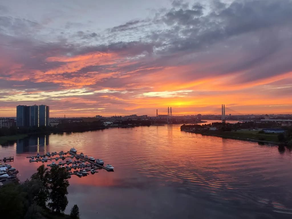 Студия с видом на Неву