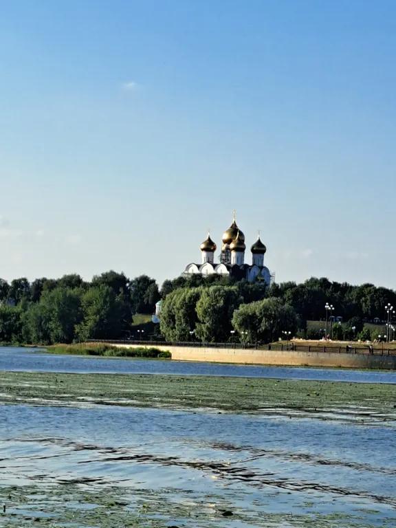 Квартира на берегу реки Которосль