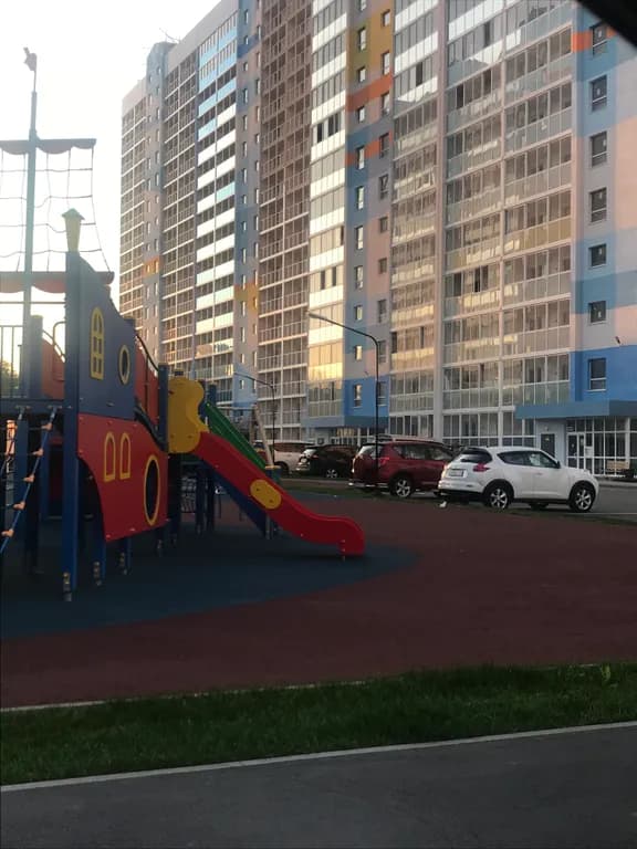 Уютная 2-комнатная квартира с хорошим ремонтом и прекрасным видом на реку
