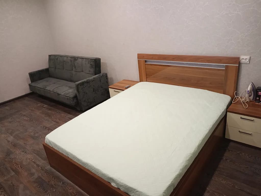 Квартира с новым ремонтом на первом этаже