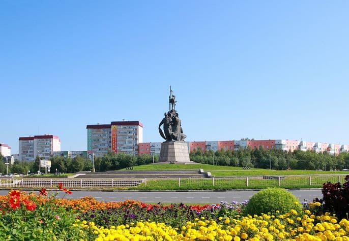 Monumento a los fundadores de la ciudad de Surgut