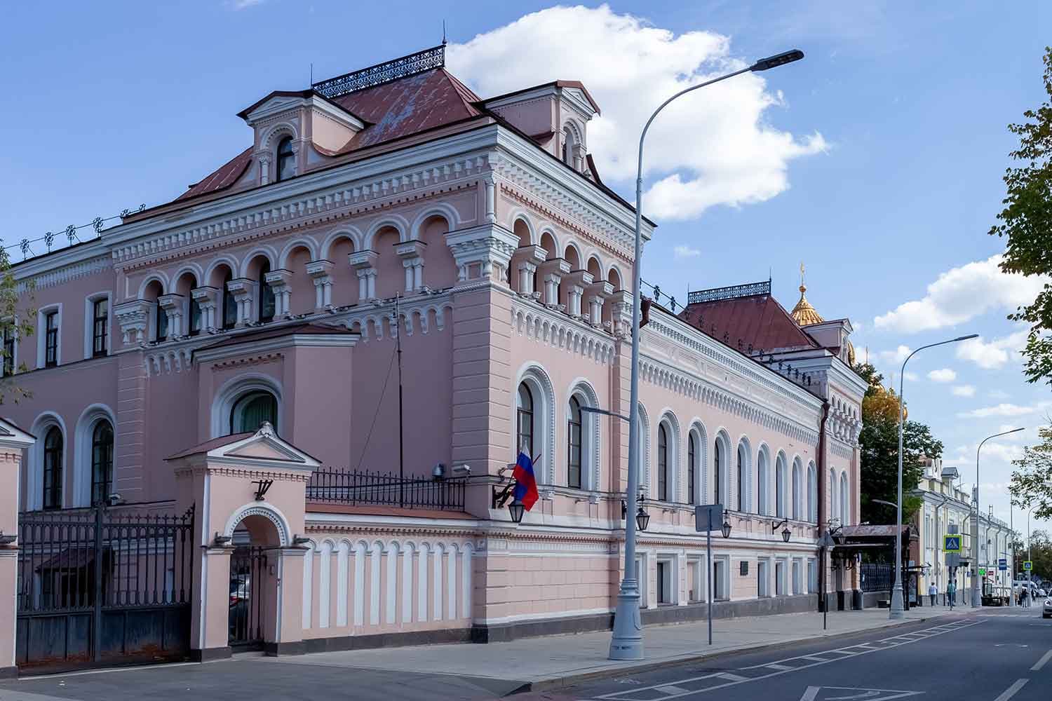 Станция метро «Кропоткинская»