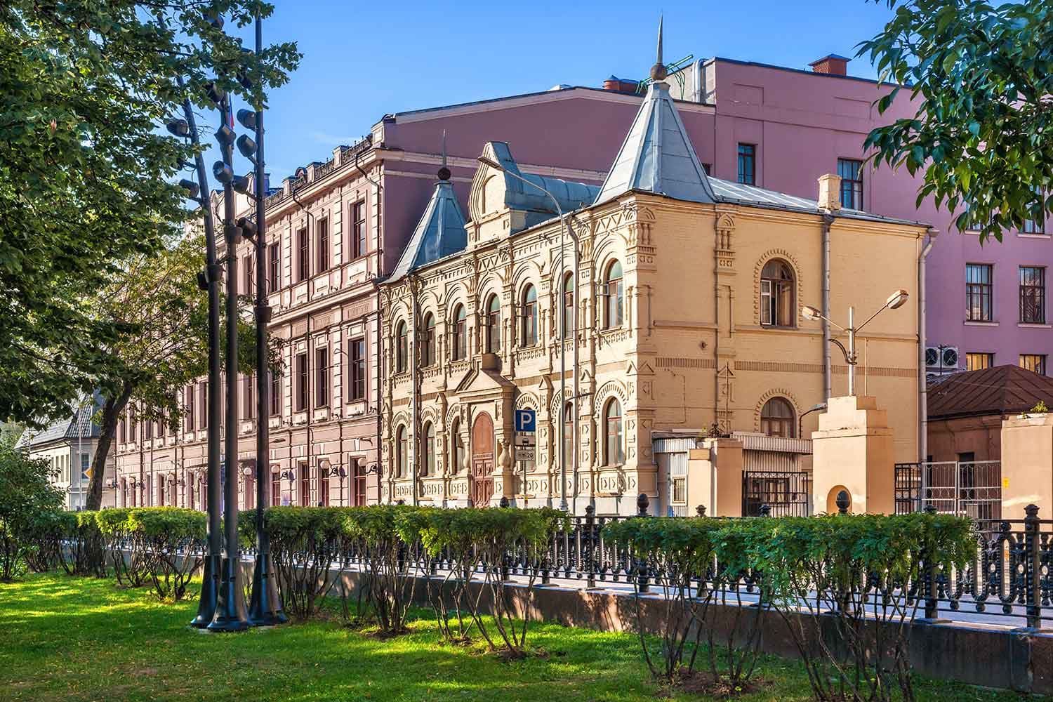 Чистые пруды