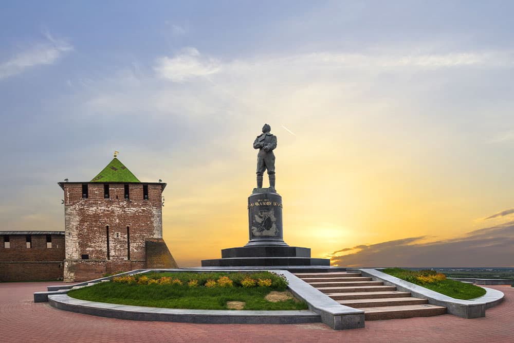 Памятник Валерию Чкалову